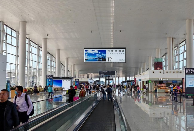 廣州白云機(jī)場T2國內(nèi)出發(fā)到達(dá)吊旗廣告，廣州機(jī)場廣告價(jià)格