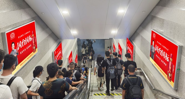 上海虹橋站站臺出站扶梯燈箱廣告投放，上海虹橋高鐵廣告價格