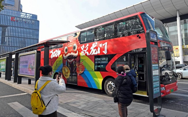 杭州雙層公交廣告外車身貼巴士廣告，杭州公交車廣告價(jià)格
