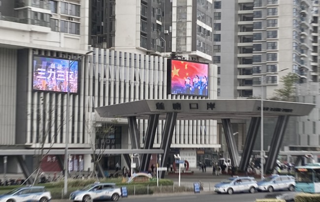深圳蓮塘口岸羅沙路戶外LED廣告投放，蓮塘口岸大屏廣告價格