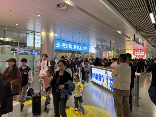 長沙機(jī)場T2到達(dá)出口橫牌廣告投放，長沙黃花機(jī)場廣告價(jià)格