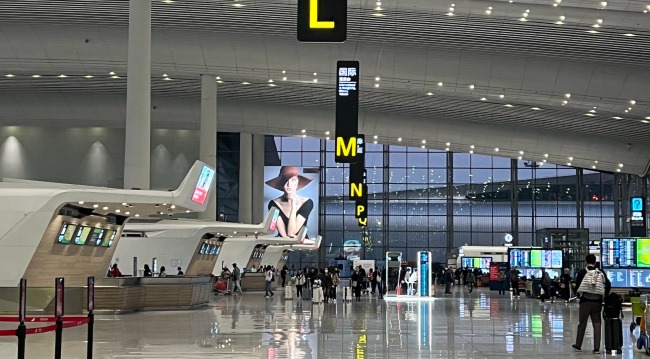 廣州機場出發(fā)大廳LED巨屏廣告投放，廣州白云機場廣告價格