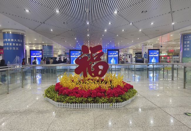 福田高鐵站進站安檢閘機口廣告，深圳福田站大屏廣告價格