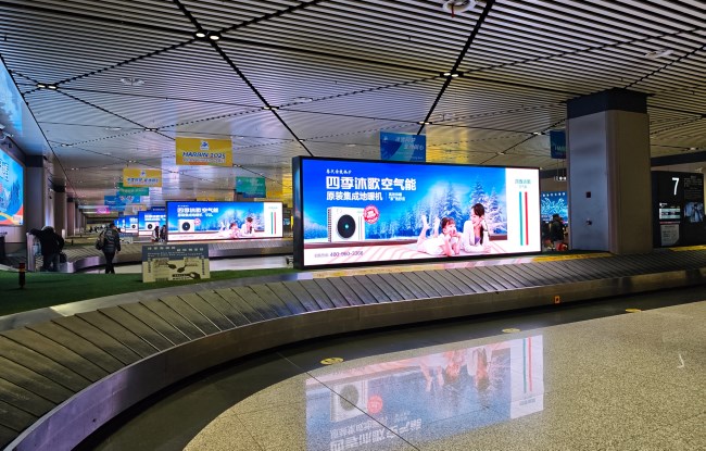 哈爾濱太平機(jī)場(chǎng)到達(dá)大廳LED廣告牌，哈爾濱機(jī)場(chǎng)大屏廣告價(jià)格
