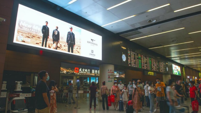 沈陽桃仙機(jī)場(chǎng)到達(dá)出口上方LED廣告投放，沈陽機(jī)場(chǎng)大屏廣告價(jià)格