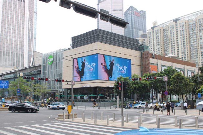 深圳福田COCOpark商場(chǎng)外墻折角LED廣告投放，深圳商場(chǎng)大屏廣告價(jià)格