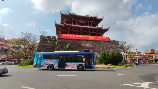 泉州公交車身廣告外車貼巴士廣告投放，泉州公交車廣告價(jià)格