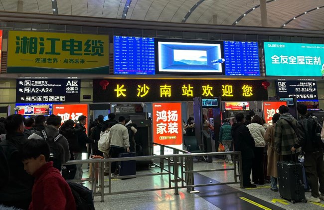 長(zhǎng)沙南高鐵站進(jìn)站安檢閘機(jī)口廣告，長(zhǎng)沙南站大屏廣告價(jià)格