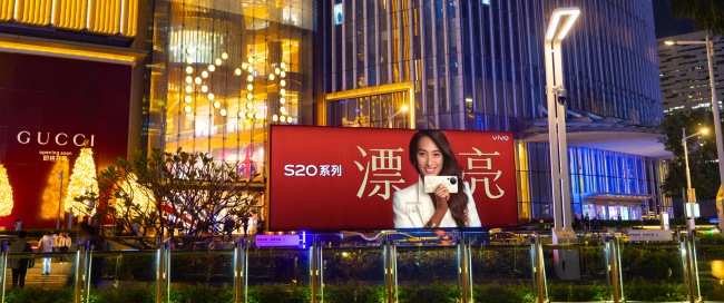 廣州天河花城廣場(chǎng)戶外聯(lián)排燈箱廣告投放，廣州大屏廣告價(jià)格
