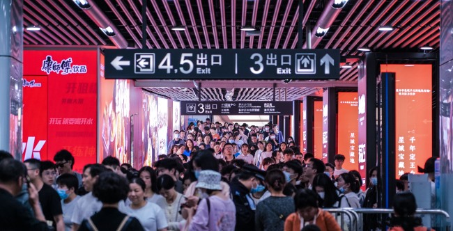 長沙地鐵五一廣場換乘通道墻面廣告，長沙地鐵大屏廣告價格