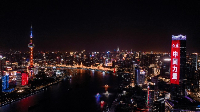 上海外灘地標(biāo)白玉蘭樓體戶外LED廣告投放，上海燈光秀廣告價(jià)格