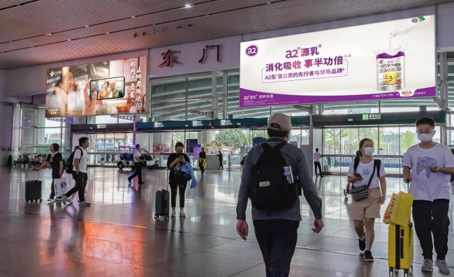 廣州南站出站口上方燈箱廣告投放，廣州南高鐵站大屏廣告價(jià)格