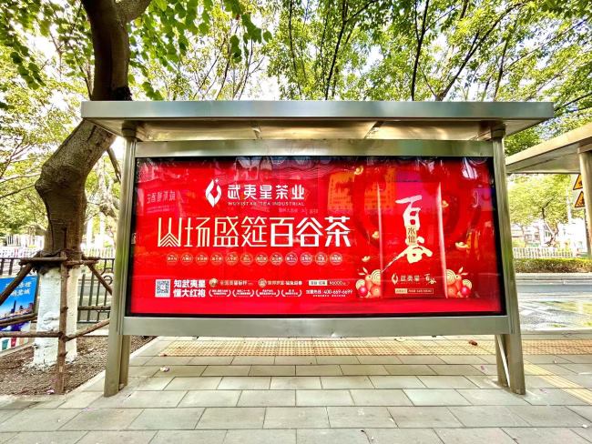 廈門公交候車亭站臺燈箱廣告投放，廈門巴士站牌廣告價(jià)格