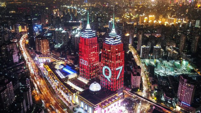 上海環(huán)球港雙子塔燈光秀大屏廣告投放，上海燈光秀LED廣告價格