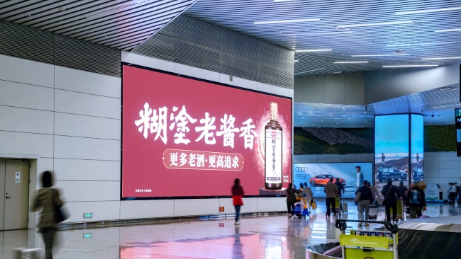 廣州白云機(jī)場(chǎng)到達(dá)出口墻面LED廣告投放，廣州機(jī)場(chǎng)大屏廣告價(jià)格
