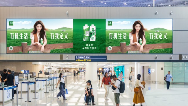 青島膠東機(jī)場(chǎng)出發(fā)大廳最大燈箱廣告投放，青島機(jī)場(chǎng)廣告價(jià)格