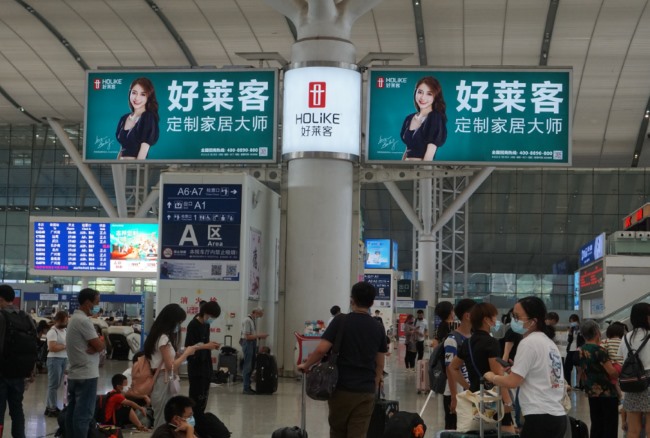 深圳北高鐵站候車大廳高空包柱廣告，深圳北站大屏廣告價(jià)格