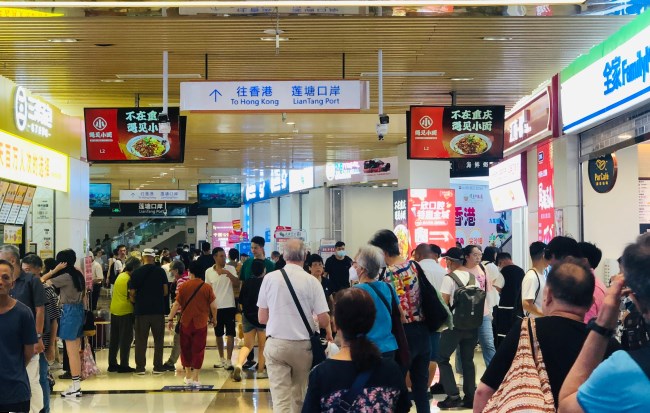 蓮塘口岸廣告位為什么一位難求？深圳第一戶外傳媒代理發(fā)布相關(guān)廣告有哪些優(yōu)勢(shì)？