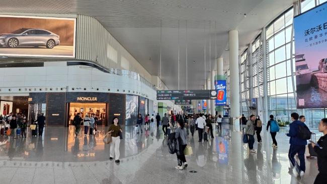 廣州白云機(jī)場T2航站樓有哪些廣告位？第一戶外傳媒代理發(fā)布機(jī)場廣告值得信任嗎？