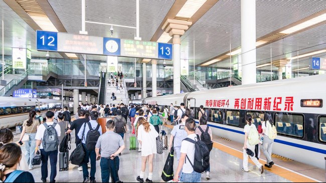 傳統(tǒng)制造業(yè)品牌推廣如何選擇機場和高鐵站廣告？