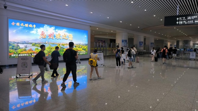 惠州北高鐵站出站墻面燈箱廣告投放，惠州北站大屏廣告價(jià)格
