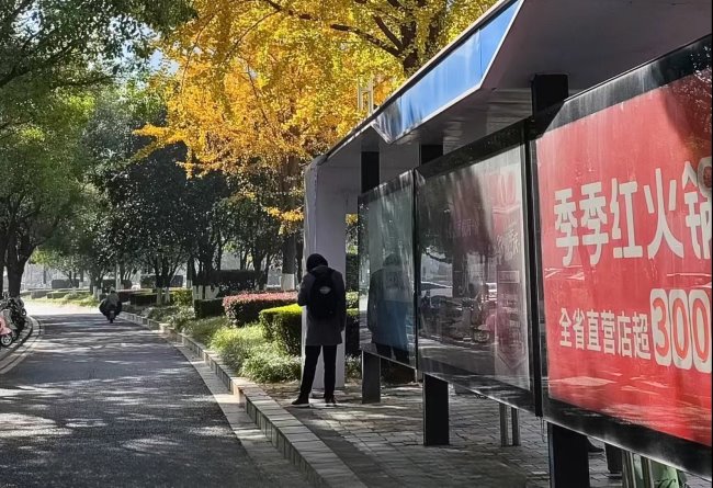 南昌公交站臺(tái)燈箱廣告投放，南昌巴士候車(chē)亭廣告價(jià)格