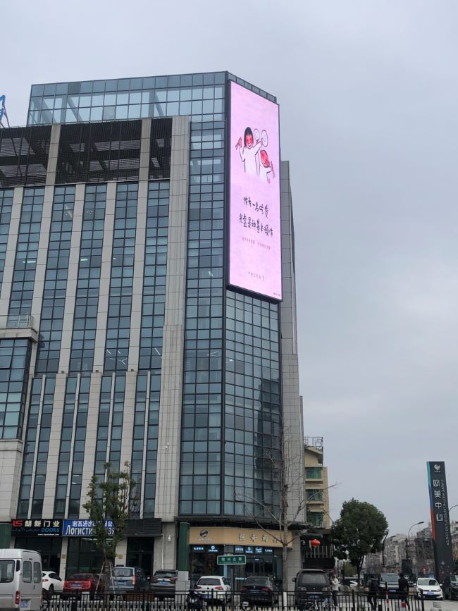 義烏歐美中心大屏廣告投放，義烏江濱國(guó)際LED廣告價(jià)格
